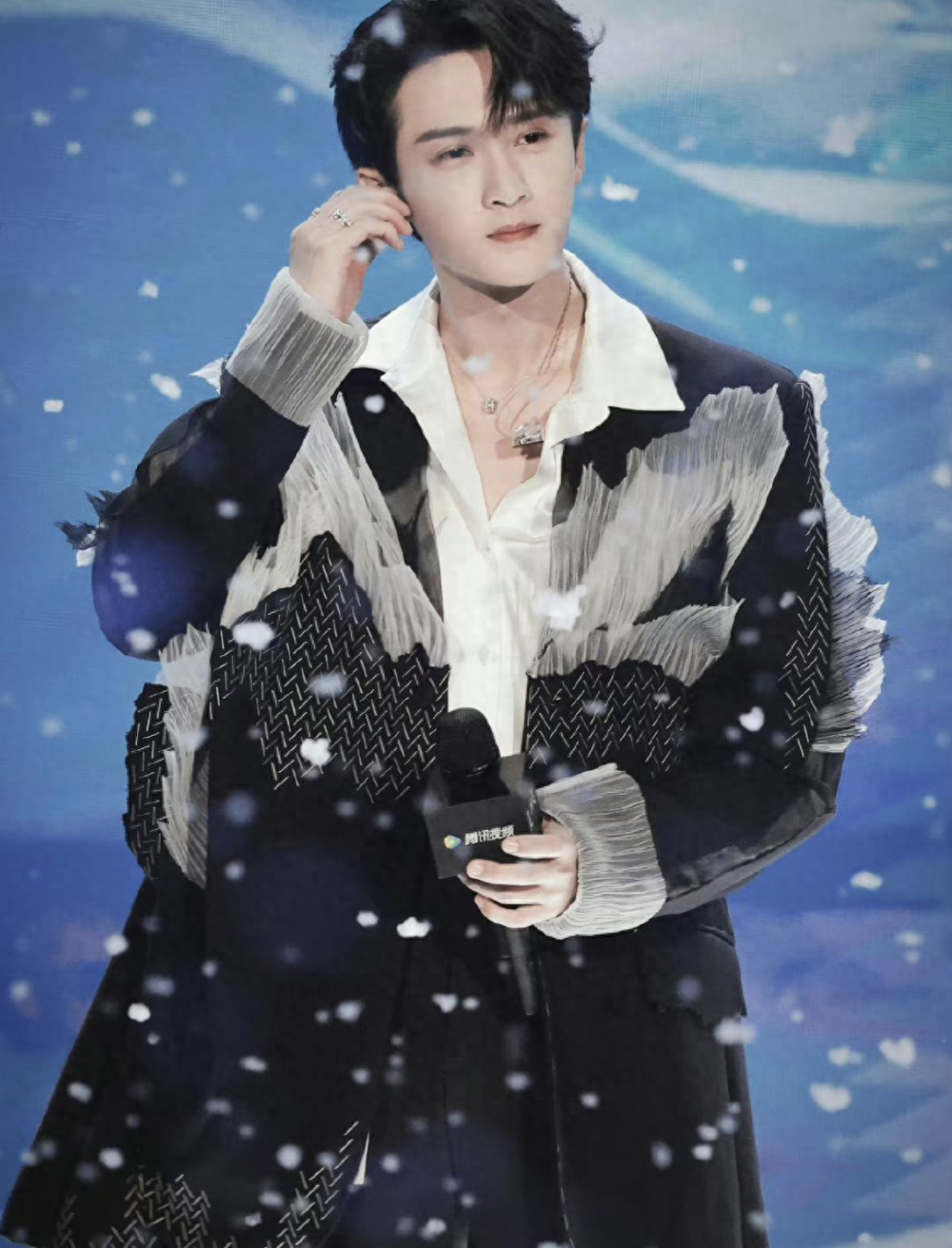 《长相思》演唱会被批拉胯,杨紫使出必杀技,檀健次姗姗来迟救场_腾讯