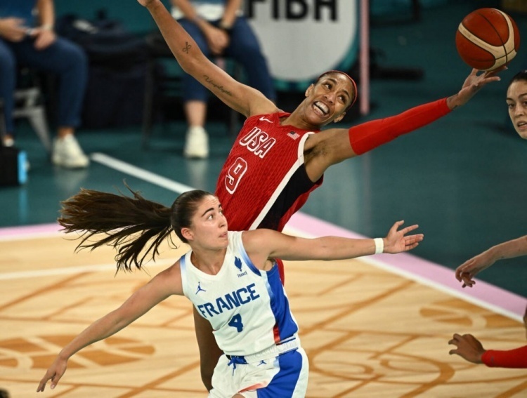 奥运女篮-威尔逊21 13 威廉姆斯19 7 美国险胜法国夺下第40金