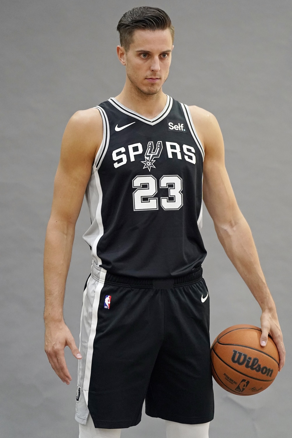 科林斯在比赛中假摔 被联盟罚款2000美元