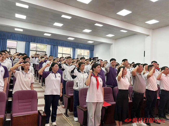 青春心向党 奋进新征程   沅陵县辰州中学举行2024年离队入团仪式