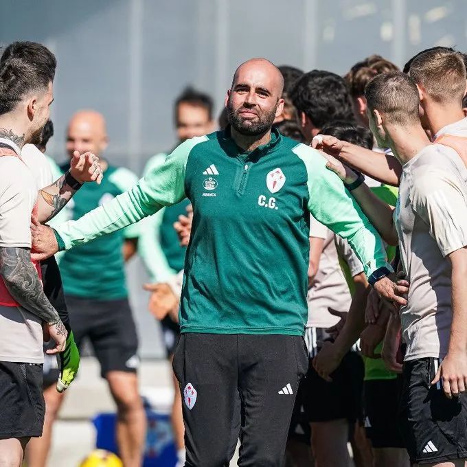 更年轻的学院派教练还在法甲找到机会.