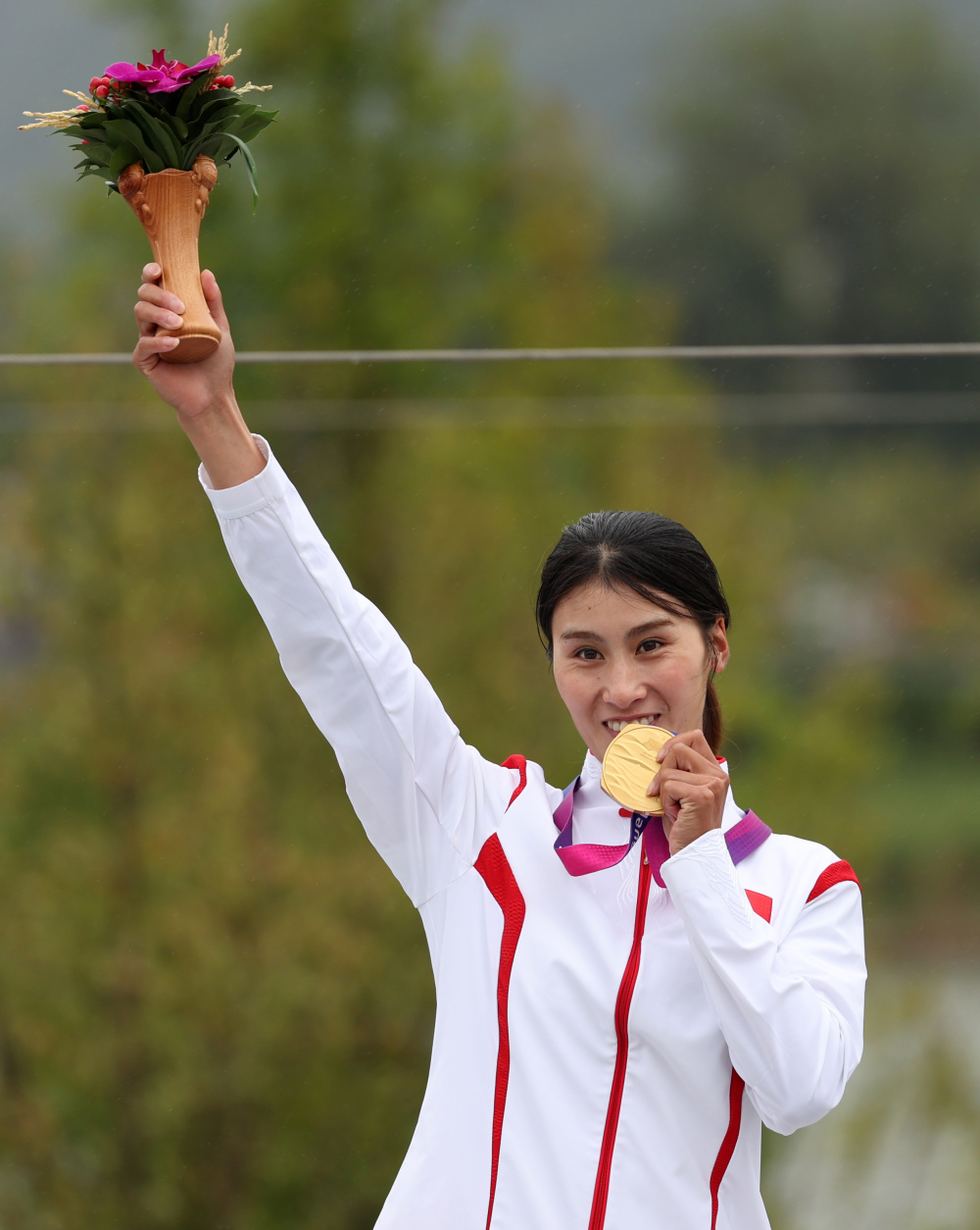 皮划艇激流回旋——黄娟获女子单人划艇冠军(2)_腾讯新闻