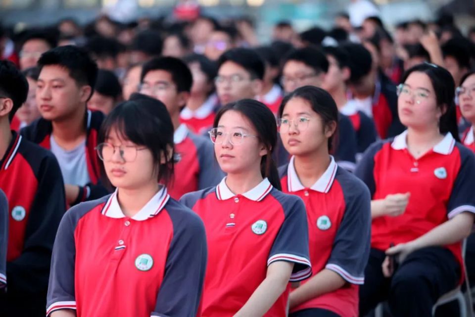 届高中毕业典礼泉州师范学院附属鹏峰中学6月11日晚又逢青春告别时