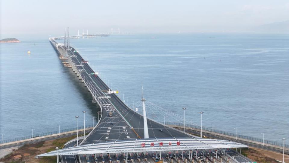 经港珠澳大桥珠海公路口岸进出口总值累计突破8000亿元_腾讯新闻