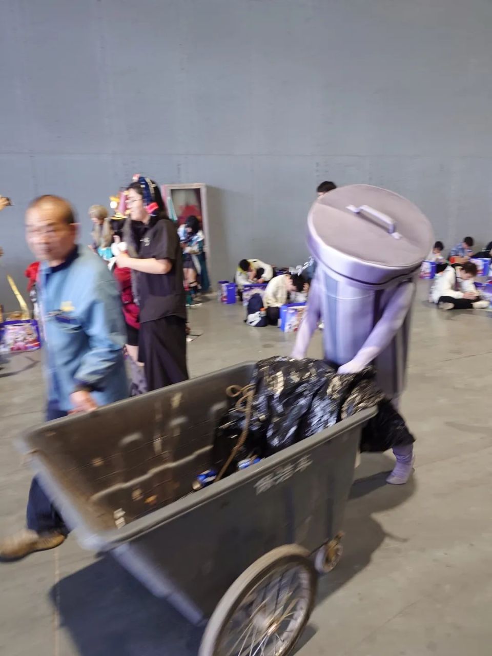 想和爸爸妈妈一起乘上"星穹列车"的孩子们