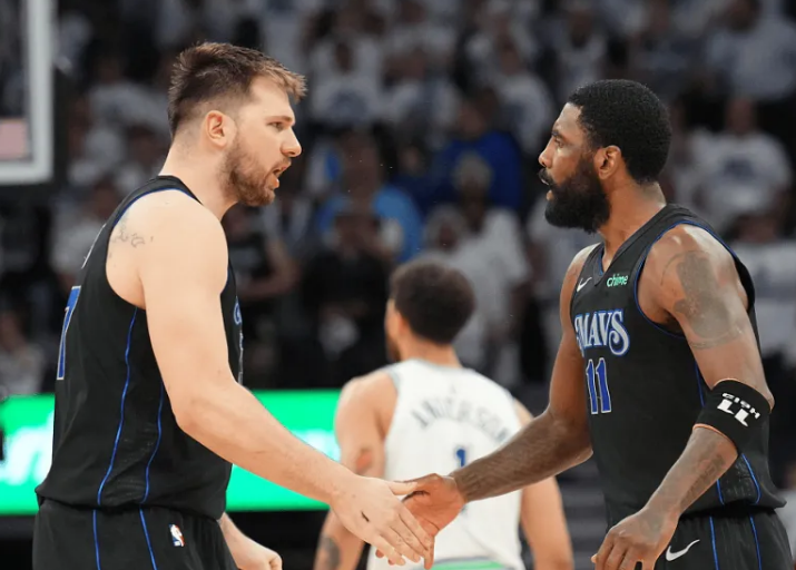 东契奇3双 3分绝杀18分逆转,总比分2:0领先,7要点决定比赛结果