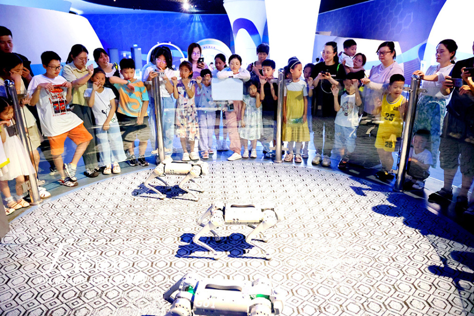 浙江杭州:科技馆里度暑期