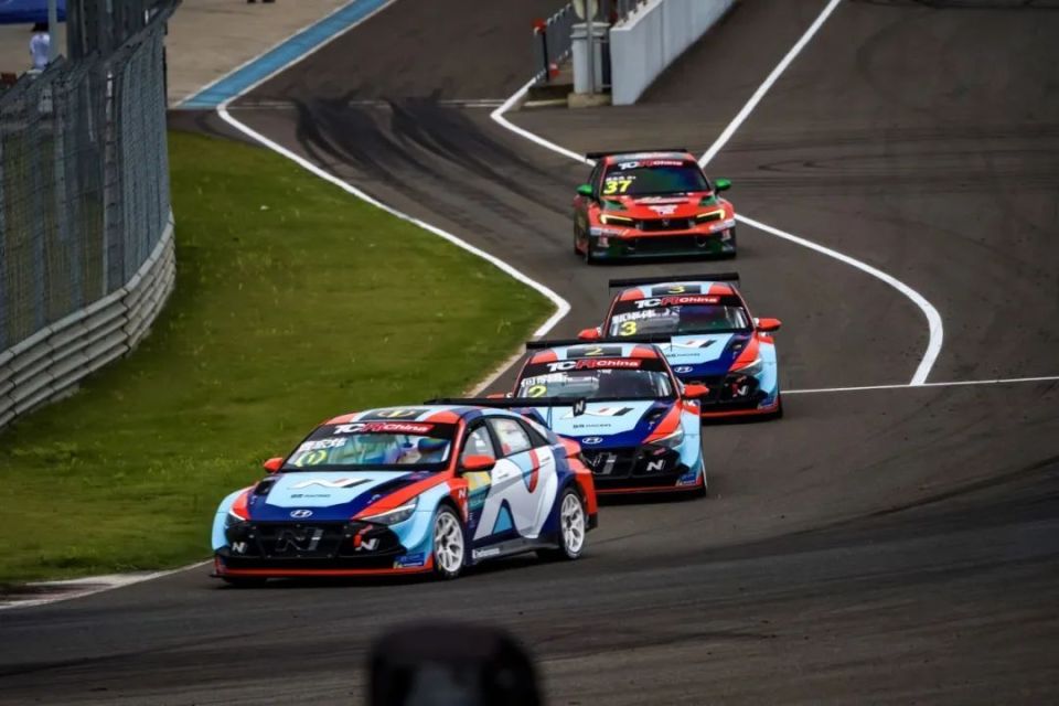 队伍和职业高手,tcr中国挑战赛则吸引一众精英战将和新人车手的参与