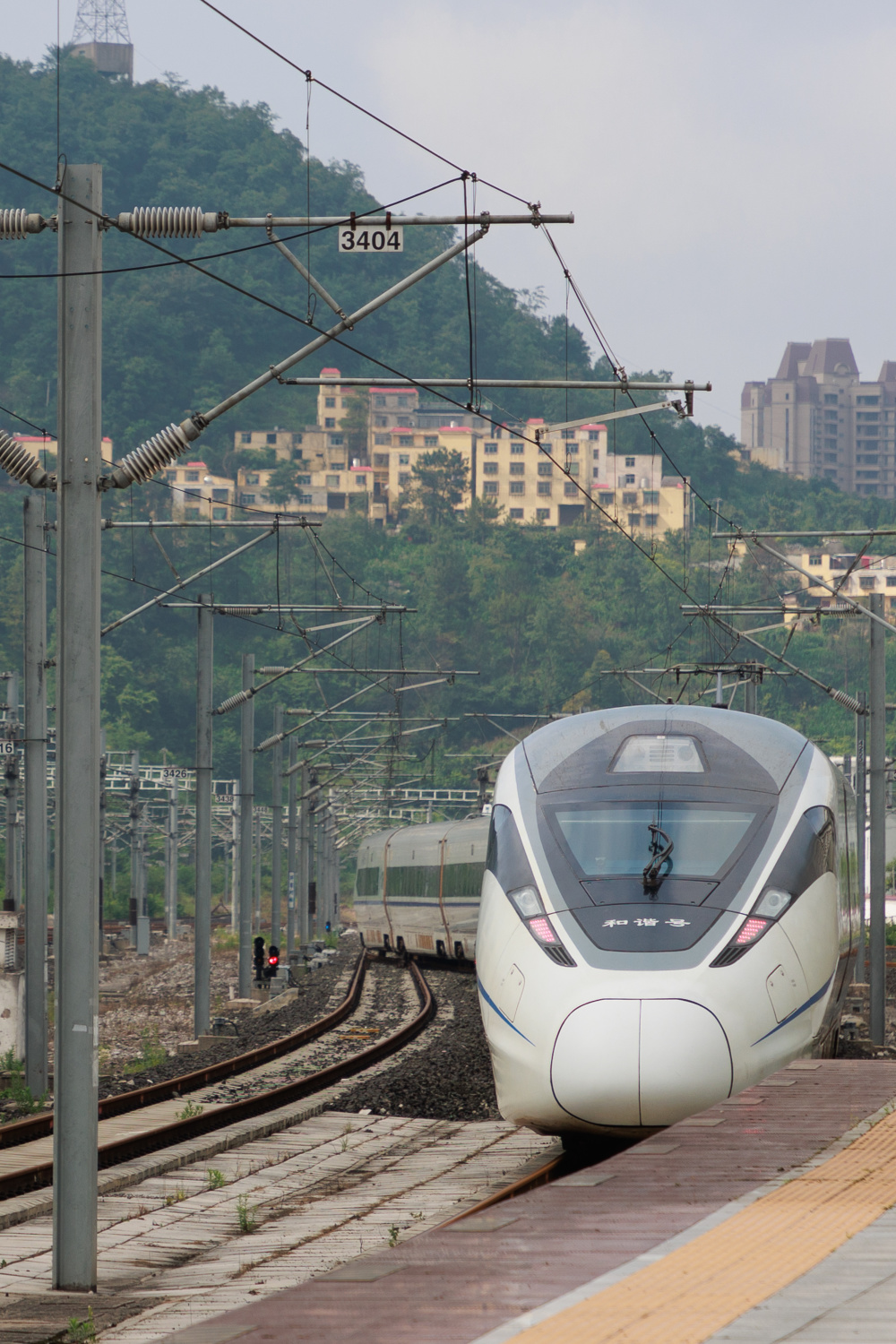 贵南高铁贵州段进入运行试验阶段