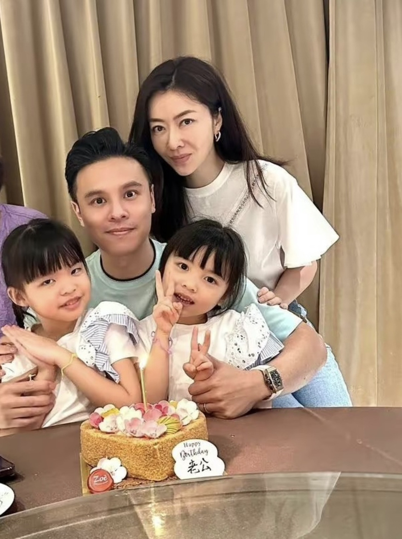 郭可颂晒全家福庆生怀抱双胞胎女儿幸福洋溢熊黛林婆媳关系好