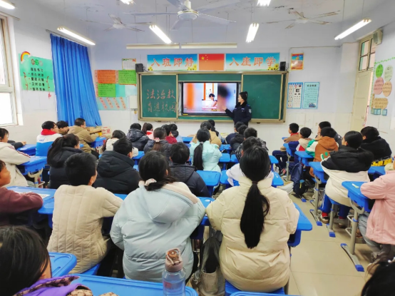 新乡高新区：以“警”之名，讲好安全第一课