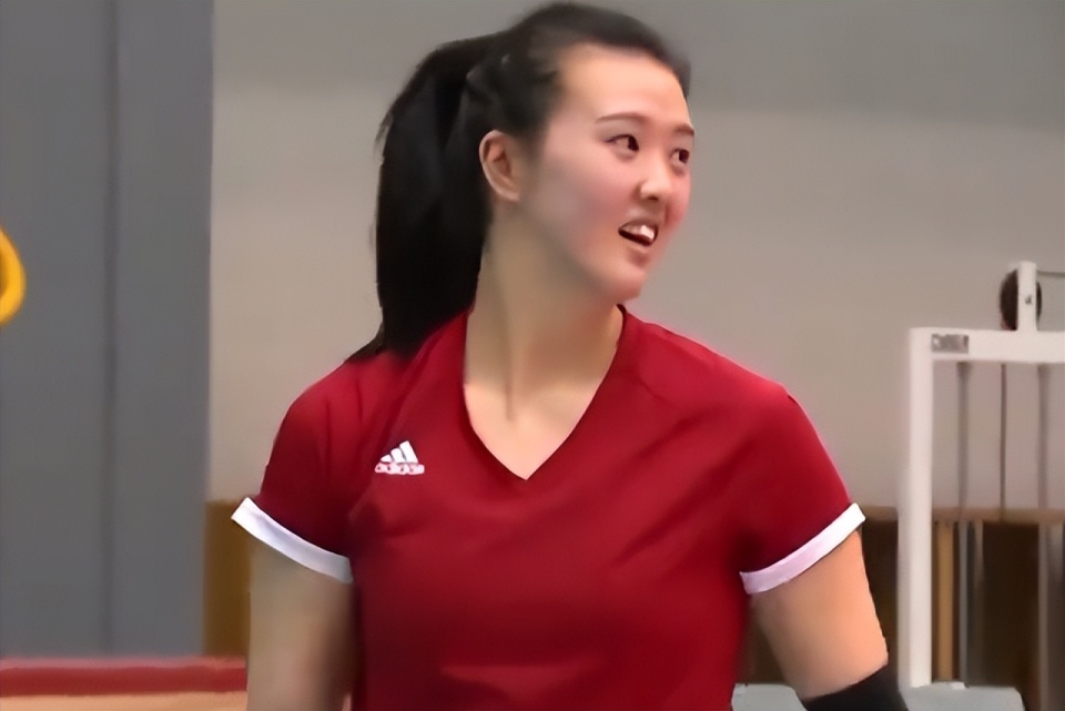 央视力挺张常宁她是一大亮色为中国女排注入新的可能