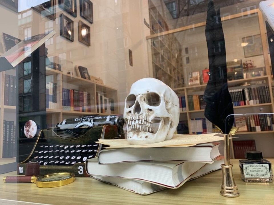 悬疑推理作家访谈录丨时晨：开书店的推理小说家_腾讯新闻