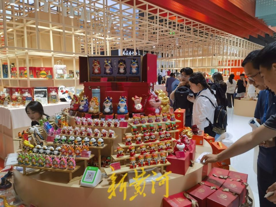 淄博市张店区"龙龖龘"系列文创产品入选"文博会礼物"精品100件