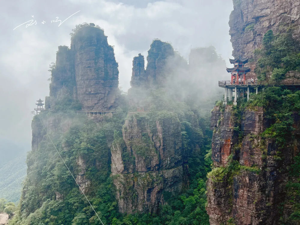 广西贵港著名的4a级旅游景区,名字很霸气,还被誉为"小张家界"