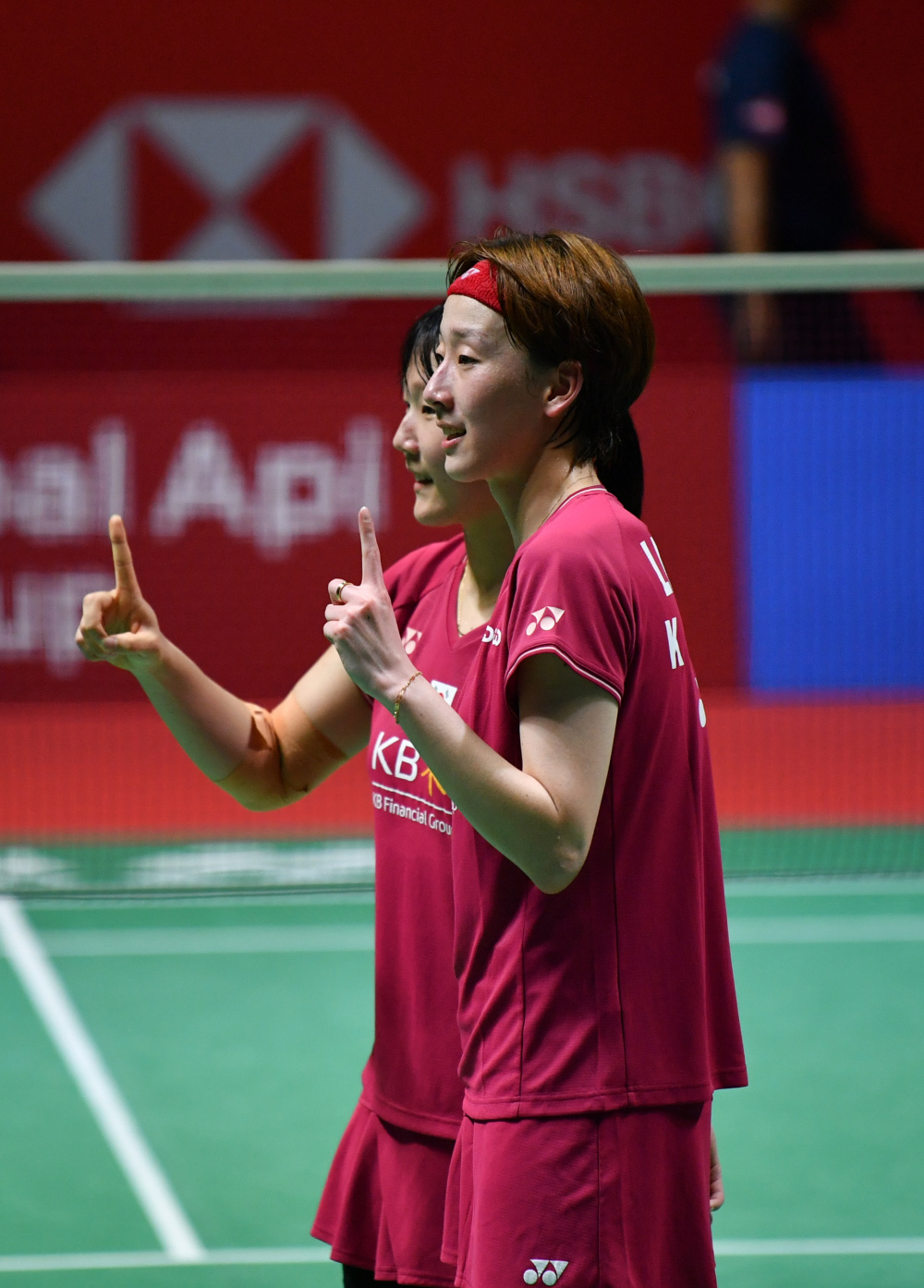 新华社发(维里 摄)6月18日,白荷娜(右二)/李绍希(右一)与福岛由纪(左