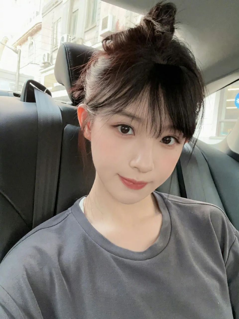 周二珂谈大哥豪刷2000w给女网红,称自己很羡慕,就是没那么好命!