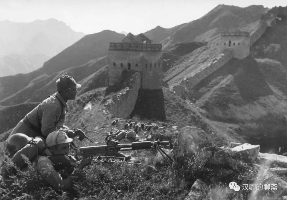 一阵阵天崩地裂的爆炸声中,整座"帽儿山"都被弥漫的硝烟所掩盖