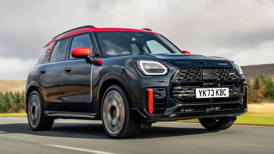 有态度但不便宜,全新mini jcw countryman实车图发布_腾讯新闻