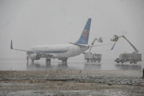 雨雪天氣 鄭州機場部分航班延誤_騰訊新聞