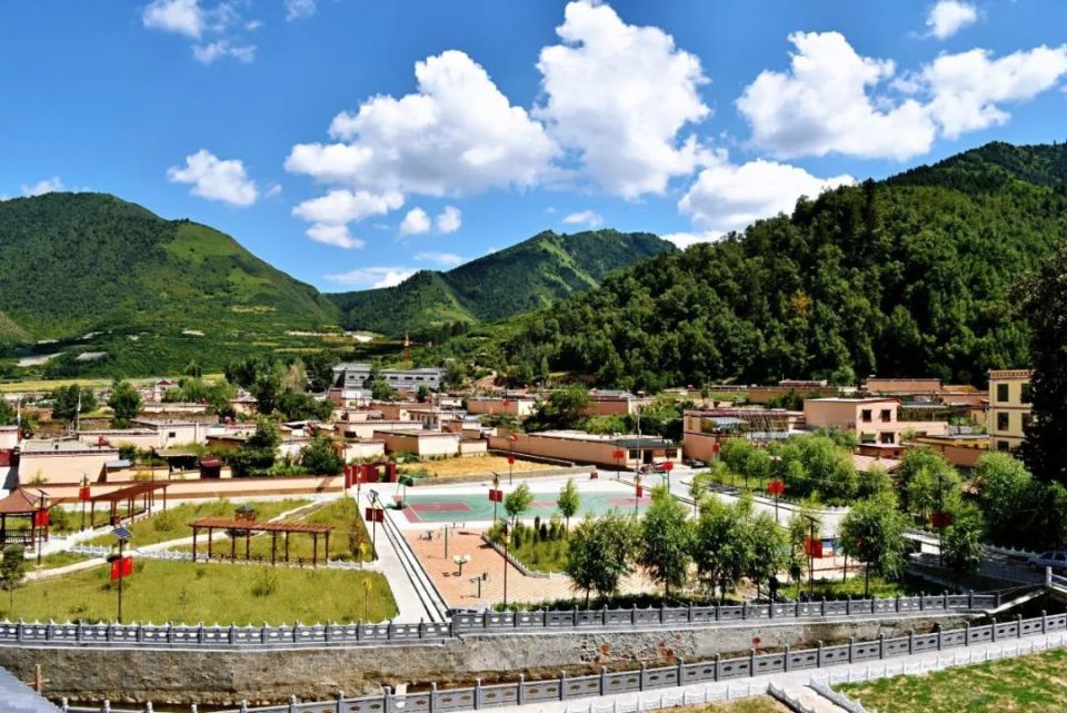 像扎烈村这样靠乡村旅游致富的村子在卓尼县不胜枚举.