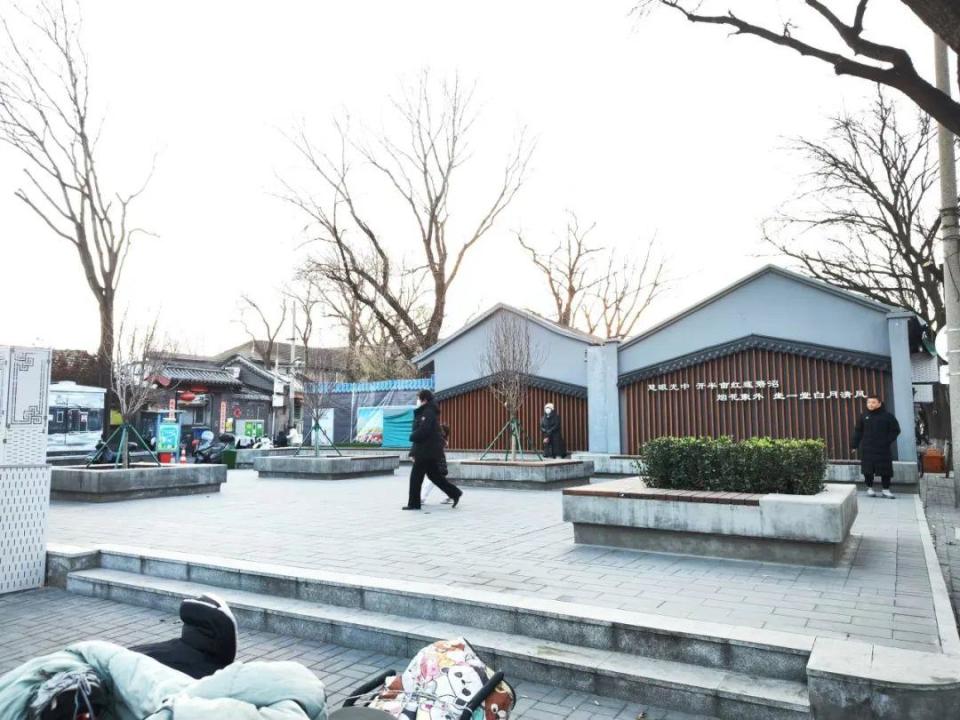 超暖心！北京这些中小学设置家长等候区，勾勒儿童友好城市空间_腾讯新闻
