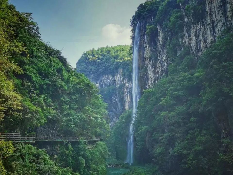 图来自网络古苗河百瀑大峡谷位于八面山南面花垣县城的东南约3公来Ζ