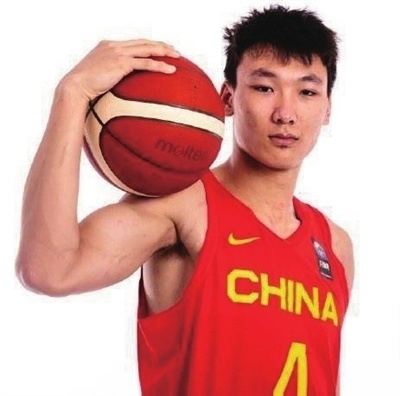 雏鹰展翅淡厚然第一次代表山西男篮出战扣篮视觉效果炸裂