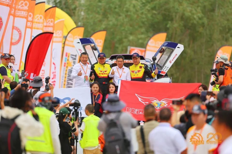 公司党委常委,八一钢铁总经理刘文壮,喀什地委委员,喀什市委书记药宁