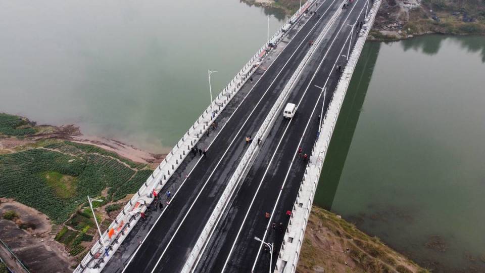 内江水心坝大桥试通车:节省车程近40分钟 坐船过江成为历史