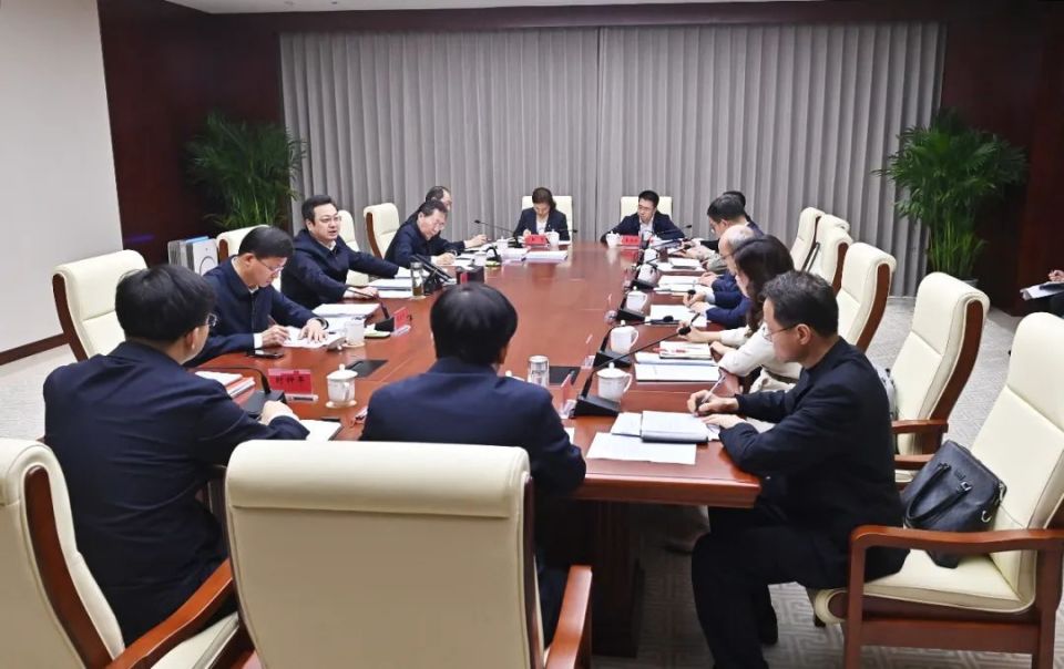 张国华主持召开雄安新区优秀校园长座谈会