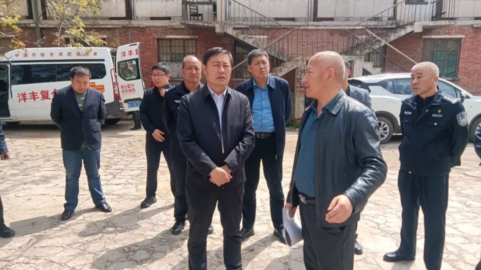 4月16日,洛川县委副书记,县长张晶调研城管,住建系统重点项目建设工作