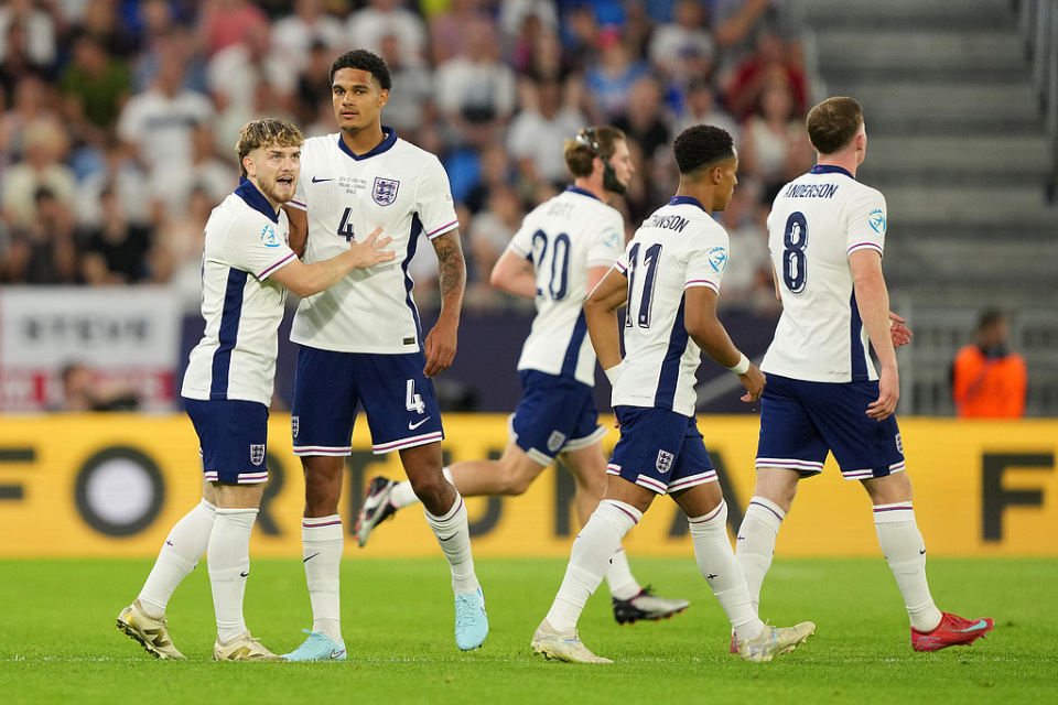 3-2！英格兰加时绝杀德国+卫冕欧青赛冠军 利物浦3000万红星3场4球