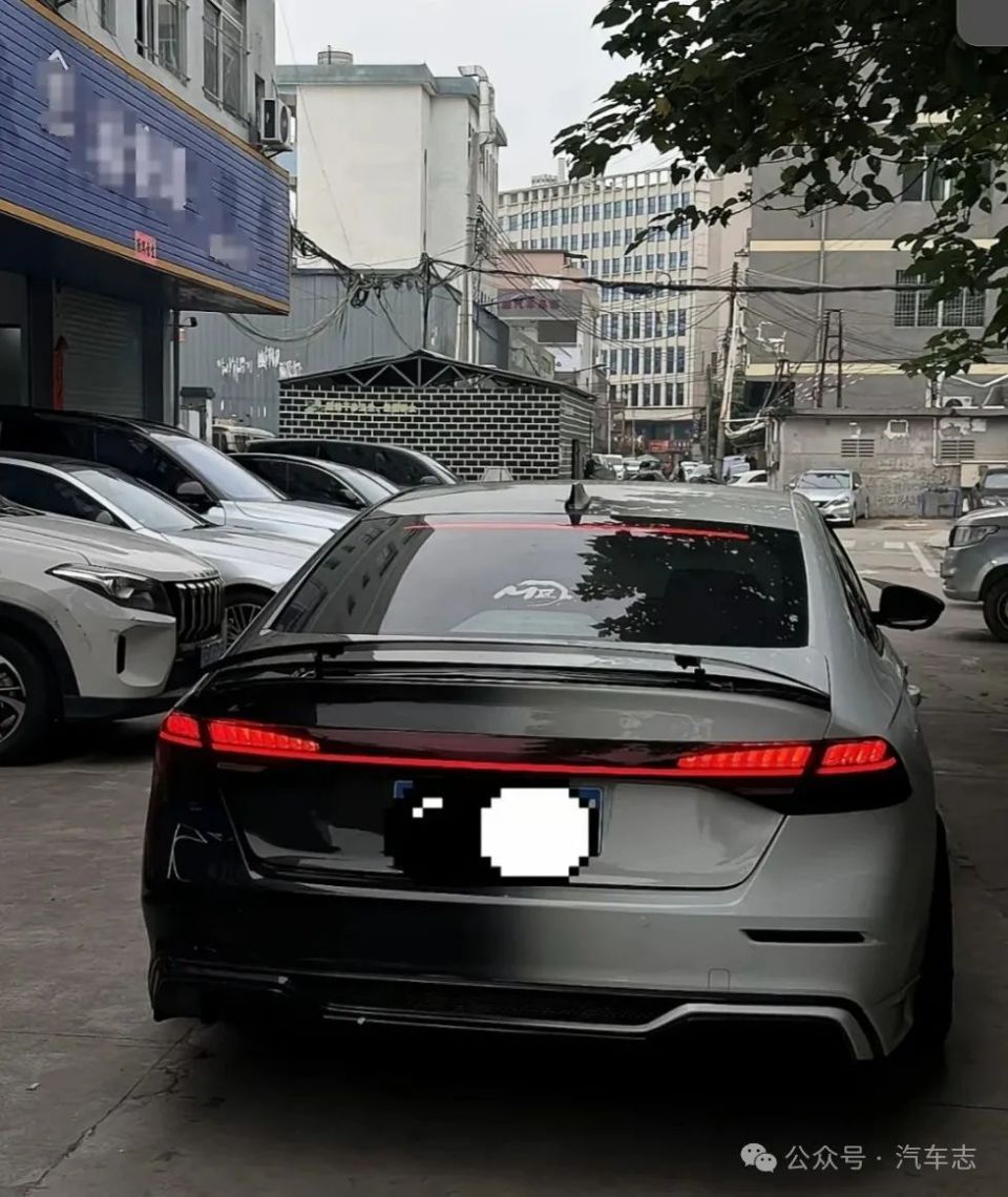 网友:下一个路口就有交警等你了对于本田雅阁爆改成奥迪rs7,不少网友