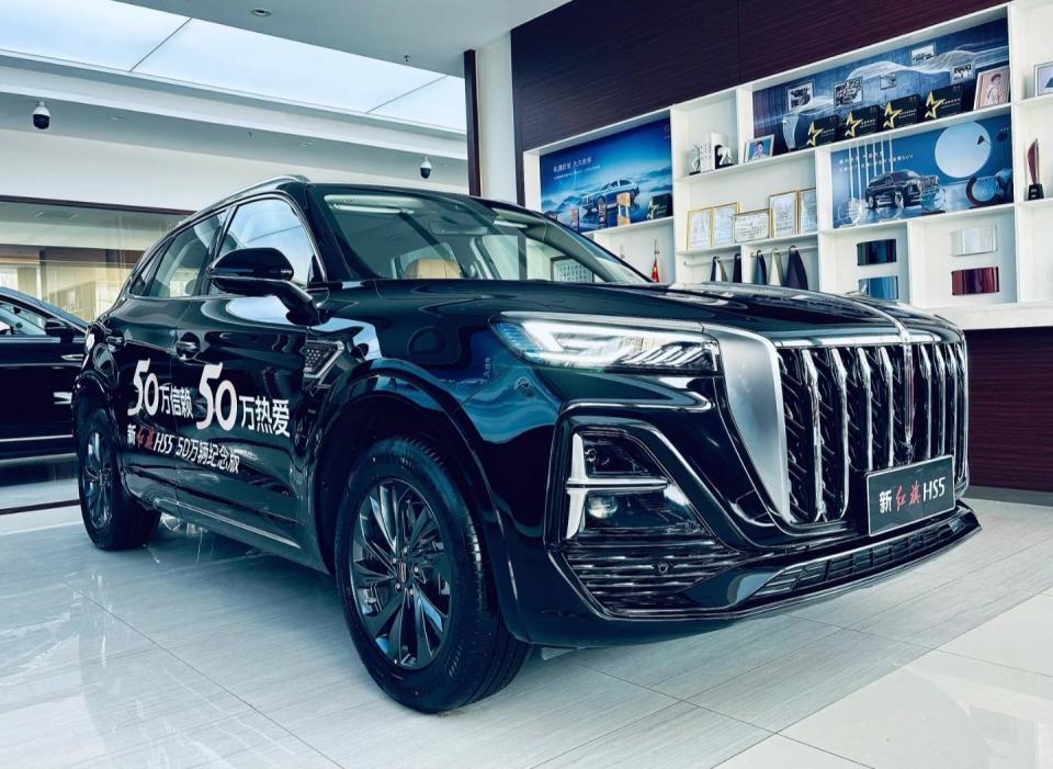 时尚大气的销量支柱,红旗hs5实车图发布_腾讯新闻