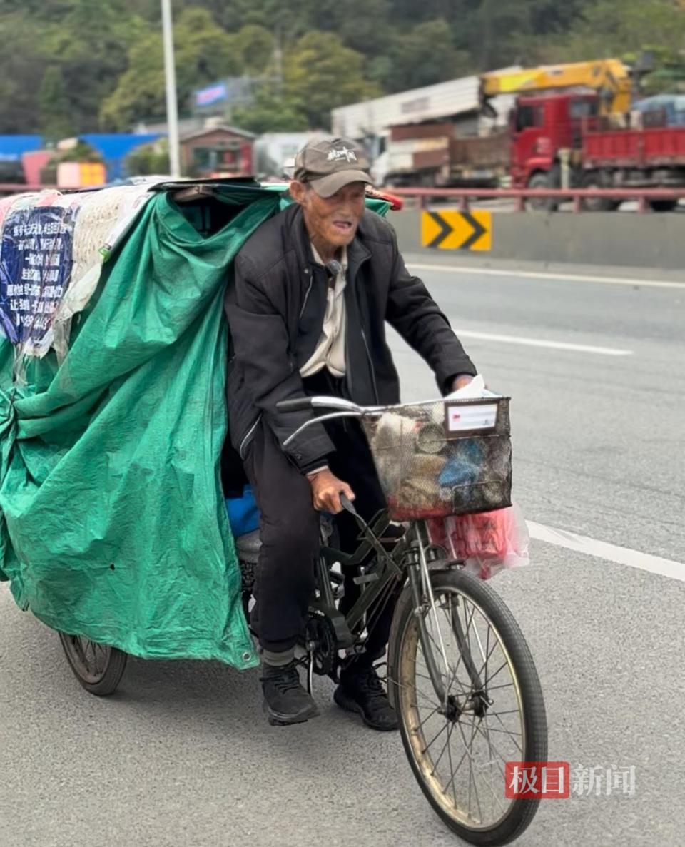 开封90岁老人遭遇家庭变故后离乡独自骑行30年，如今只想落叶归根，返乡途中遇爱心志愿者接力相助_腾讯新闻