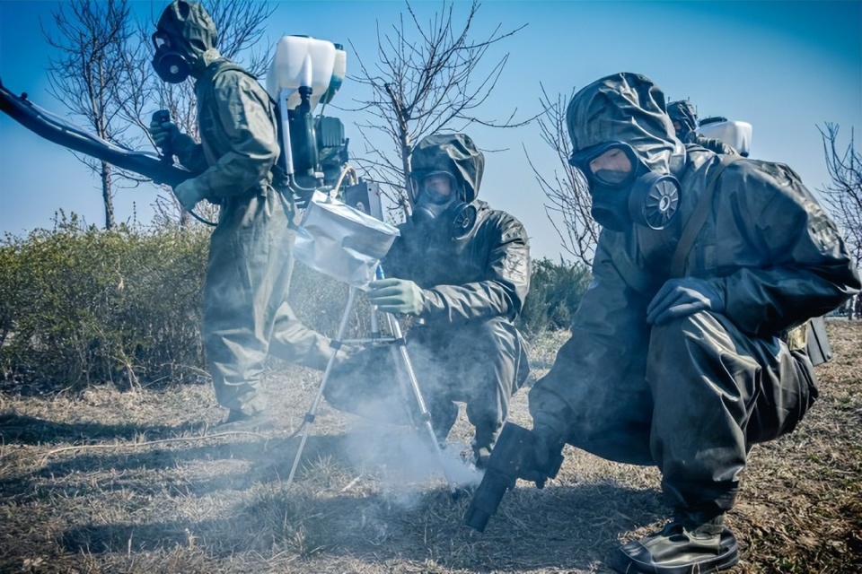 迎险而上直击防化兵训练现场