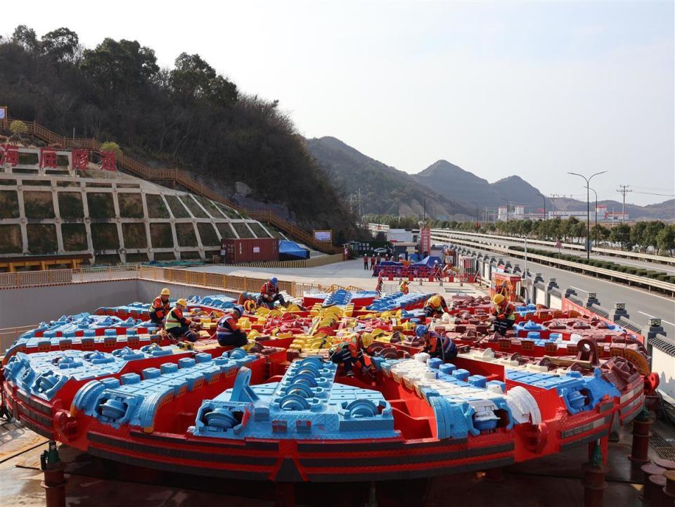 世界最长直径最大海底高铁隧道冲刺开门红