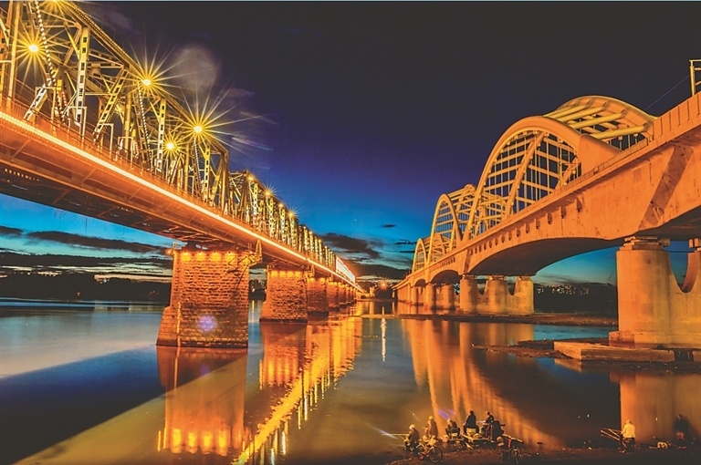 松花江观光索道想要一览哈尔滨的城市夜景,乘坐松花江观光索道是不错