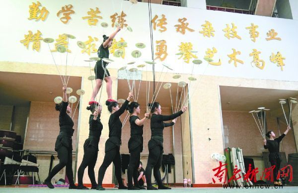 杂技传习班里青春逐梦