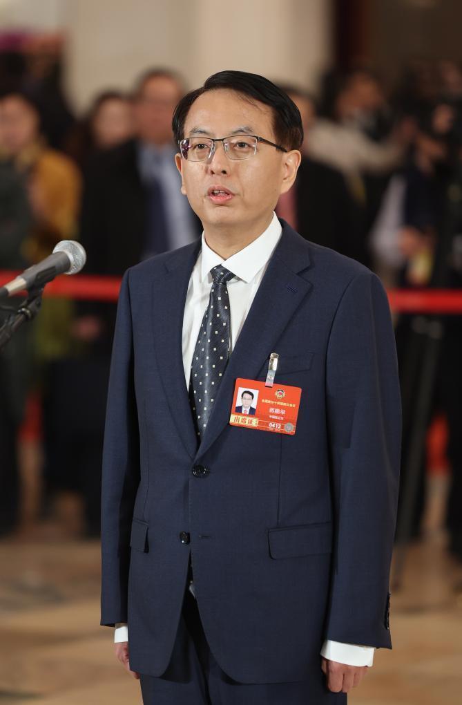亮相“委员通道”后，蒋鹏举感慨“没想到苏超会火到人民大会堂”_腾讯新闻