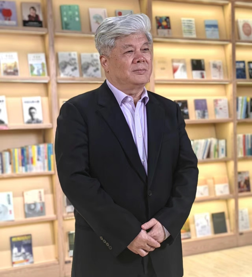 倡导全民阅读15余载,出版家聂震宁新作《书生行》致敬教师_腾讯新闻