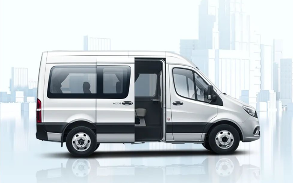 宇通新款商务车亮相,侧滑门,2 1 2 2布局,搭载2.3t柴油动力