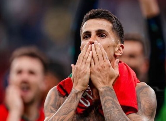 坎塞洛更新社媒:感谢球迷们,身为葡萄牙人我感到无比自豪