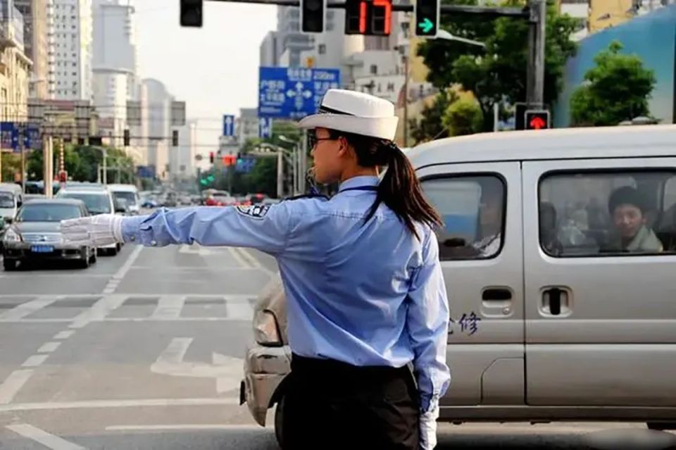 福州女交警图片