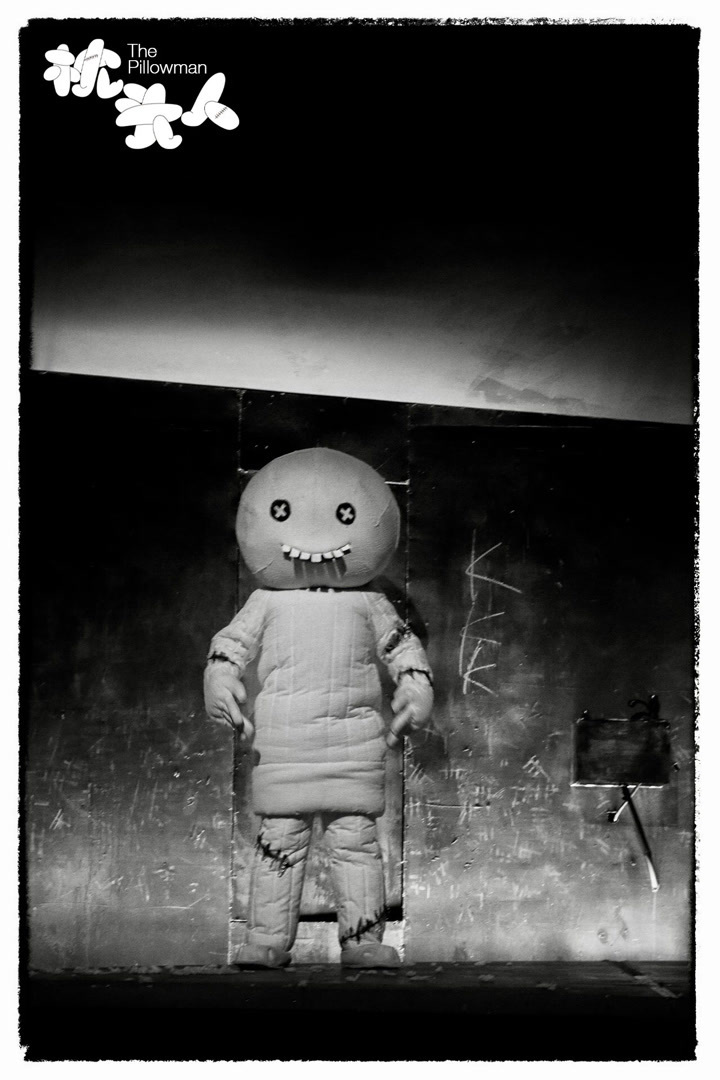 舞台剧《枕头人》:暗黑童话救赎微光,十年成长常演常新