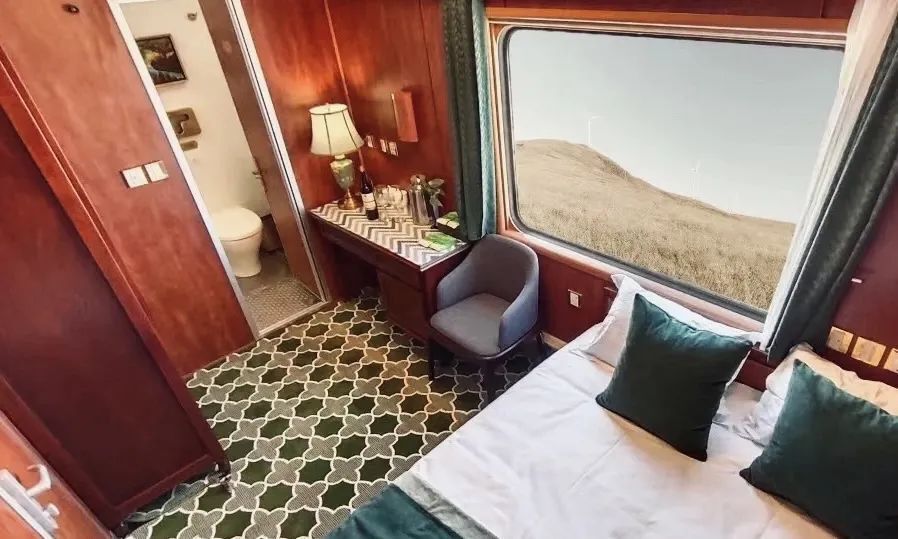 其中,卧铺车厢分为金钻车厢,蓝钻车厢.