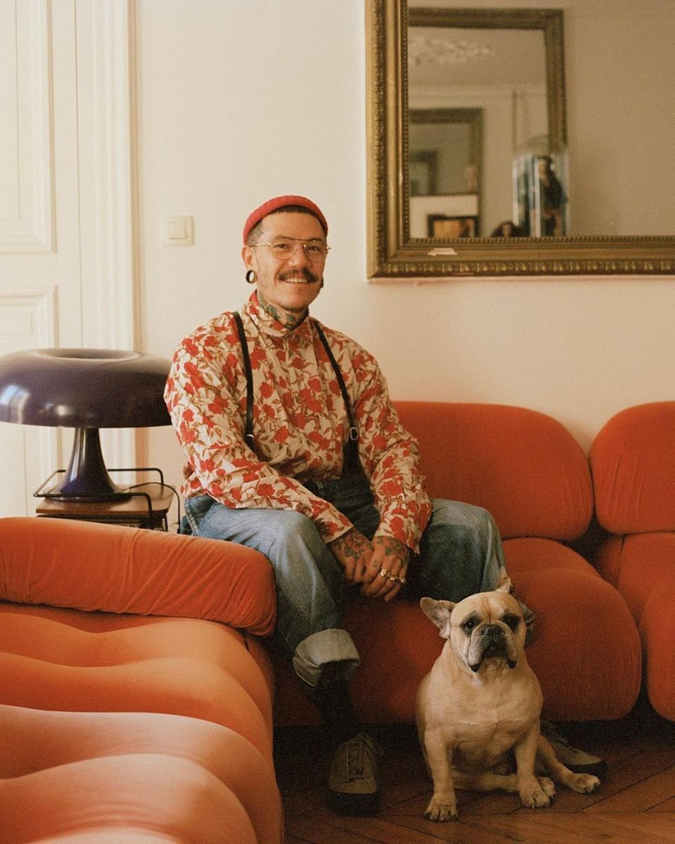 打造了一个古怪的真实,戏剧又平衡的系列,与 jeremy scott 的风格截然