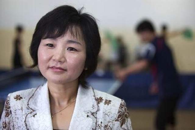 【照片】在东京王子酒店前流着眼泪惜别的李粉姬与玄静和选手(1991年5