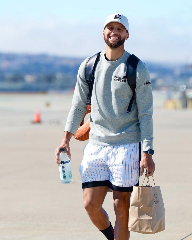 库里晒勉扣视频及生活帅照:准备工作仍在继续